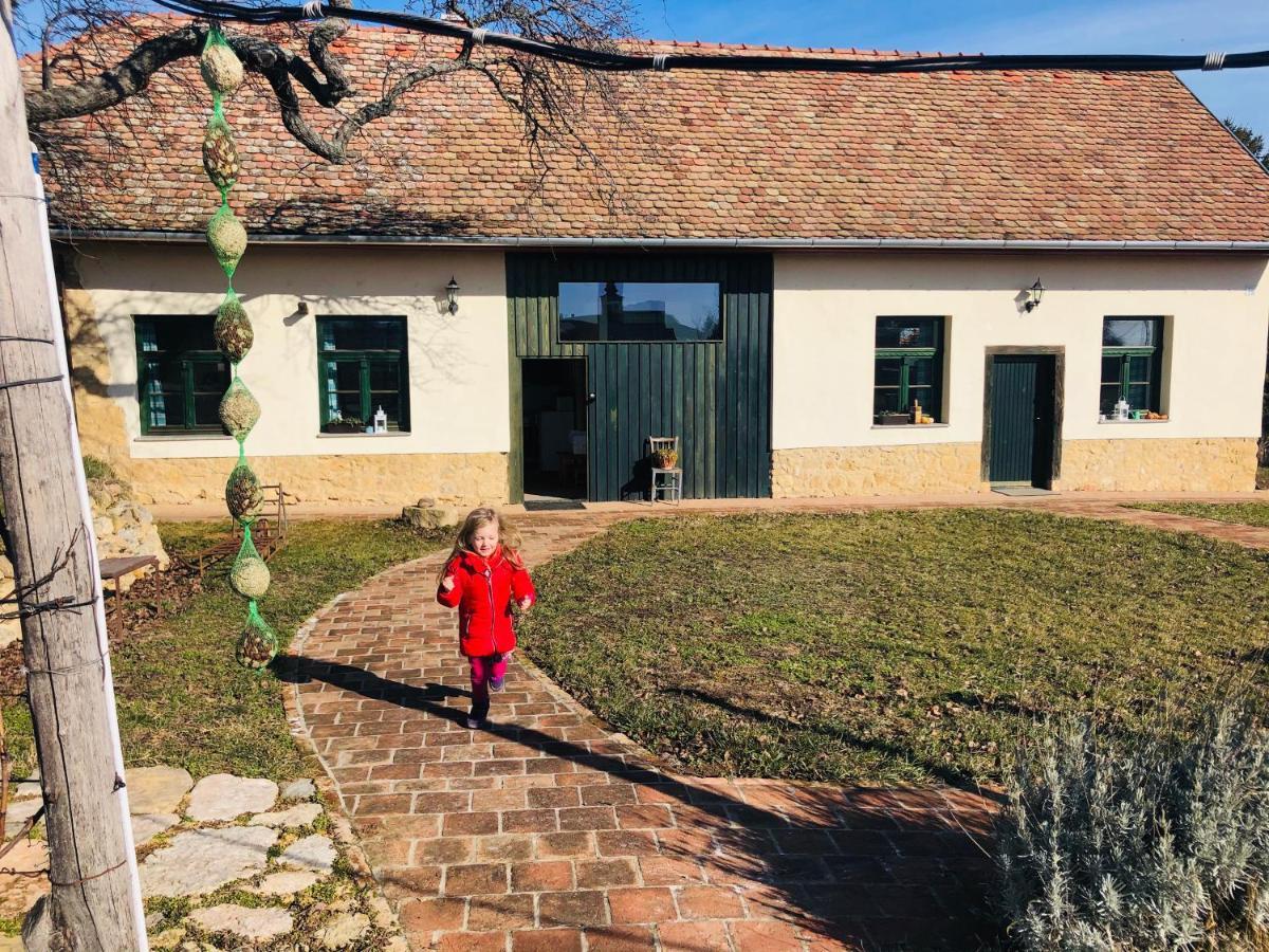 Édenkert Vendégházak Pecsvarad Exterior foto