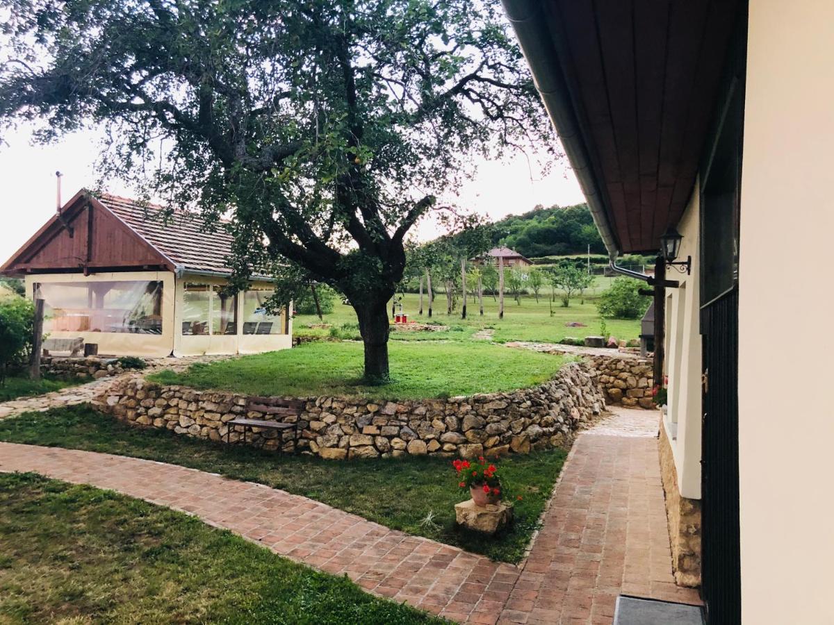 Édenkert Vendégházak Pecsvarad Exterior foto