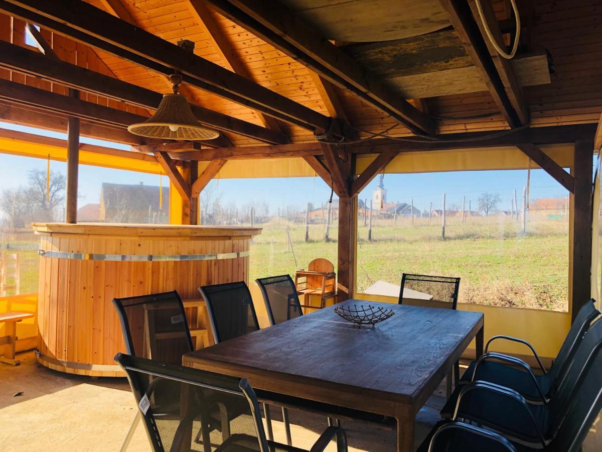Édenkert Vendégházak Pecsvarad Exterior foto