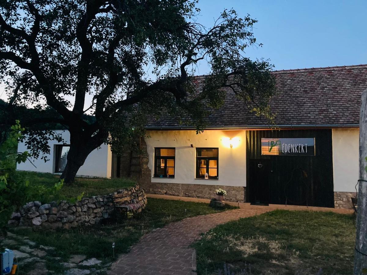 Édenkert Vendégházak Pecsvarad Exterior foto